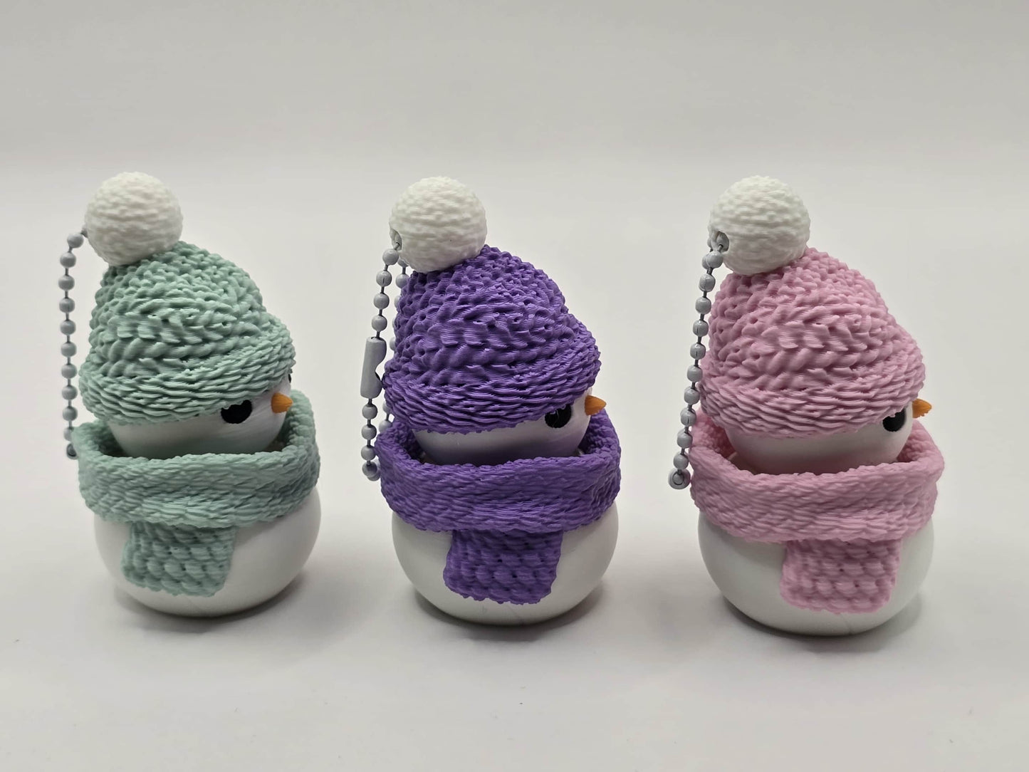 3D Printed Snowman Fidget Clicker Keychain – Winter Stress Relief Toy – Cute Pastel Sensory Gift