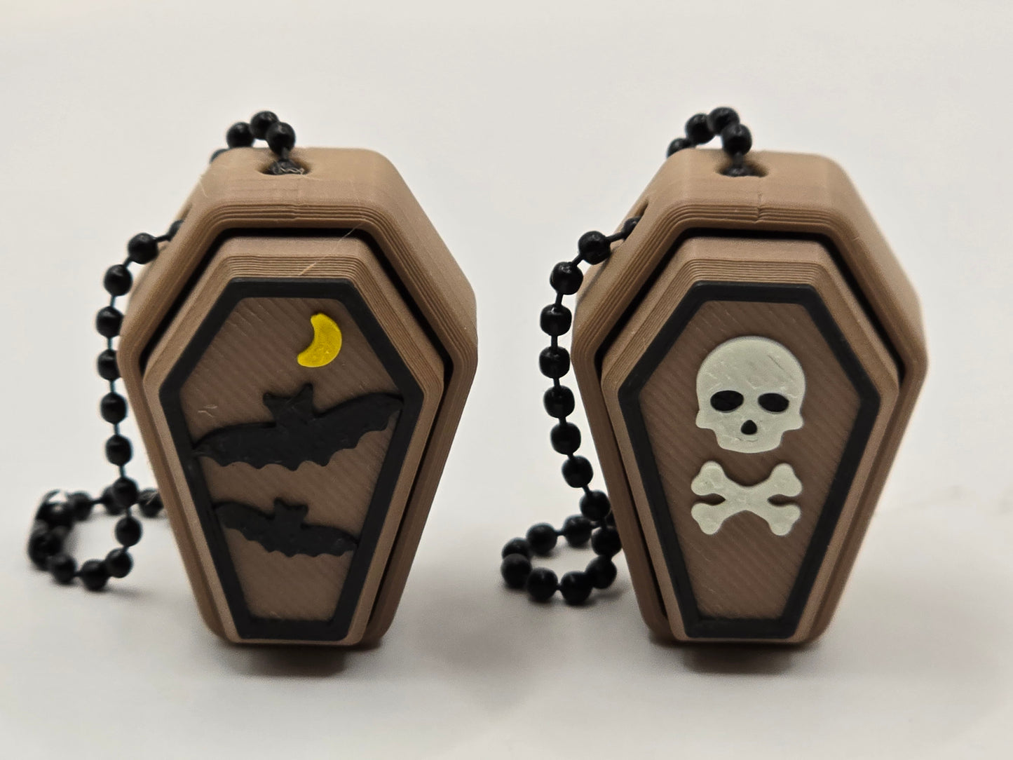 3D Printed Coffin Clicker Keychain – Halloween Fidget | Skull, Bats & Web Designs | Gothic Anxiety Relief Toy | Spooky Gift