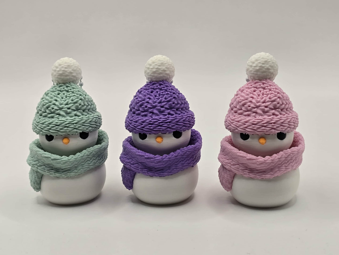 3D Printed Snowman Fidget Clicker Keychain – Winter Stress Relief Toy – Cute Pastel Sensory Gift
